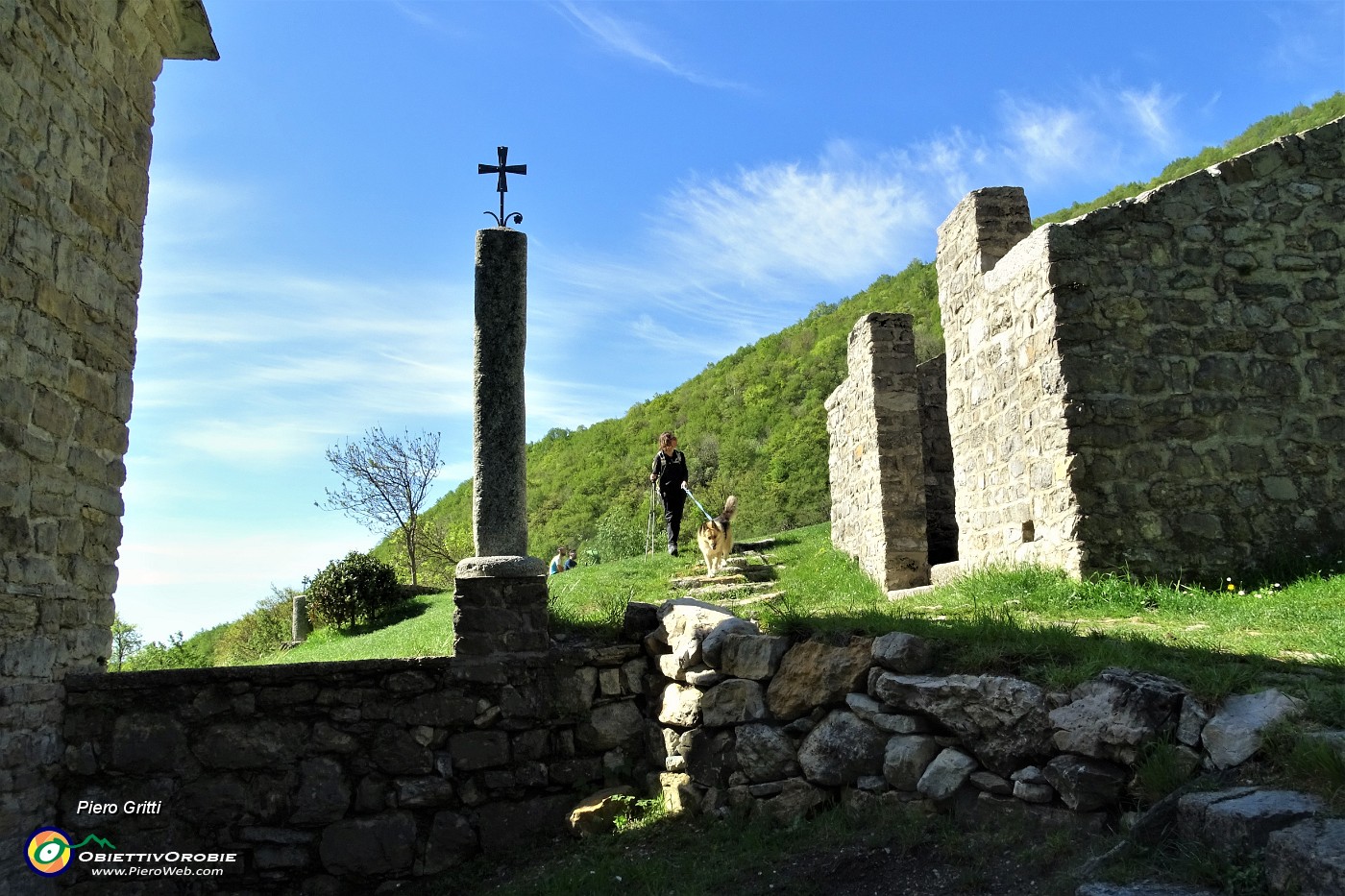 21 Tra Oratorio e scalone centrale.JPG